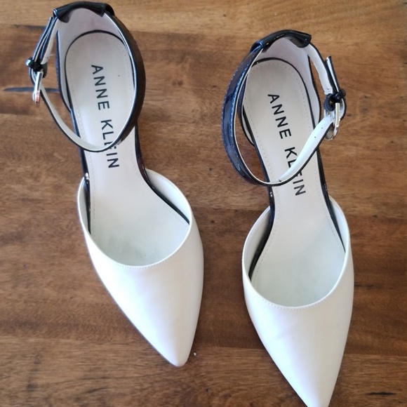 Shoes - Picture 3 of 4